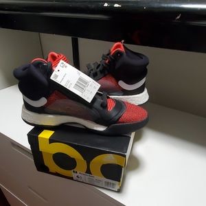 Marquee Boost Shoe -Men's Basketball G27735